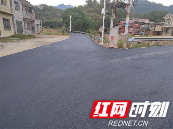 慈利县零阳街道两溪村：旧路换“新颜” 共建幸福村  第3张