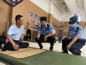 “贝碧嘉”直击上海 狂风暴雨下普陀警方坚守岗位共筑“结界”