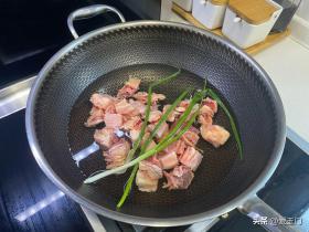 全家都夸的红烧牛肉面，学会这一手，孩子再也不吃泡面了